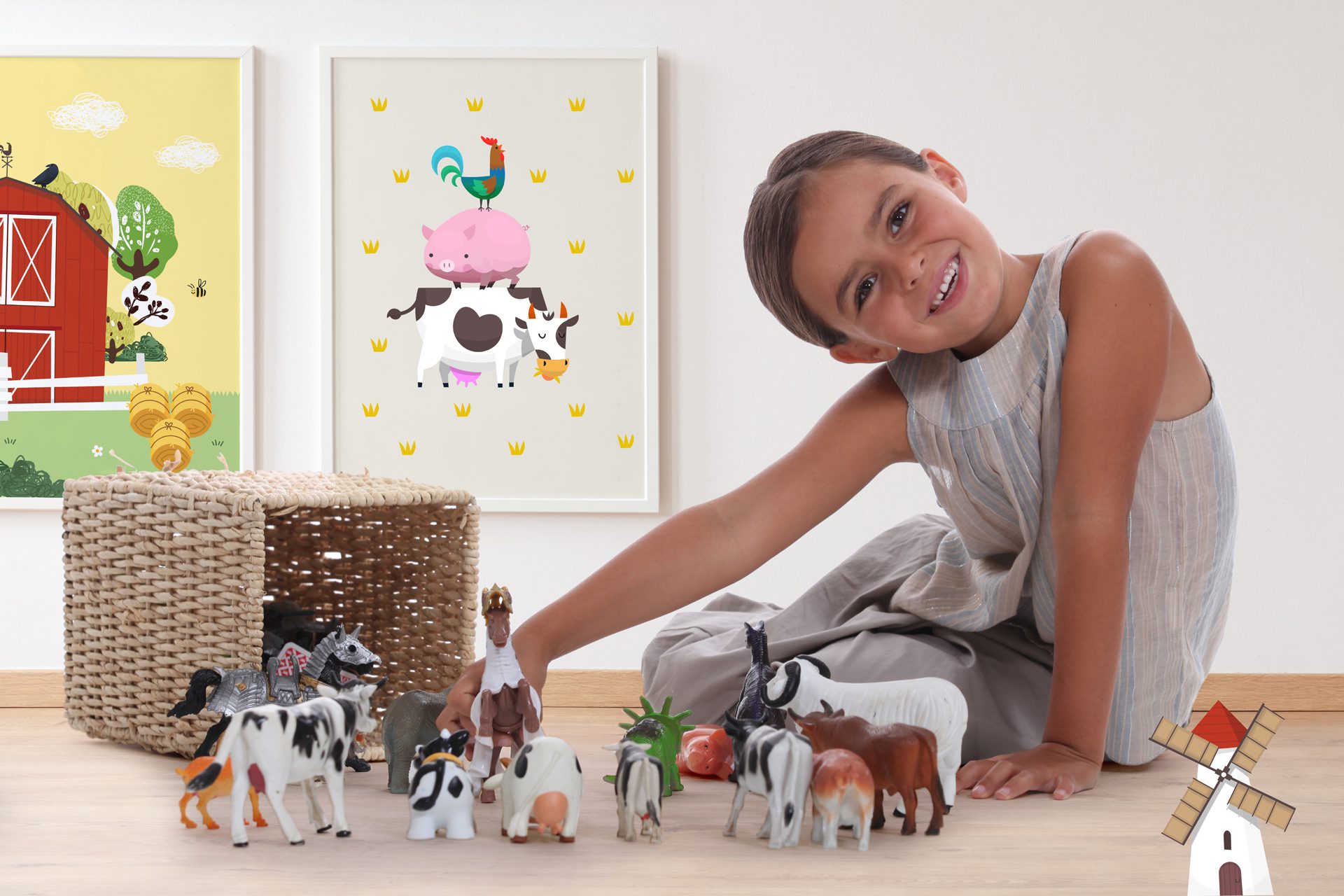 Composição visual com criança a brincar e posters ilustrados ao fundo, destacando o ambiente lúdico da campanha.